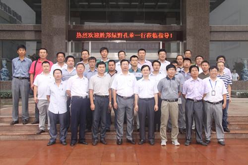 山東勝邦綠野化學(xué)考察團(tuán)來(lái)海利爾參觀(guān)
