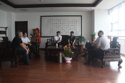 城陽(yáng)區(qū)委、組織部長(zhǎng)王澤旭慰問(wèn)拔尖人才