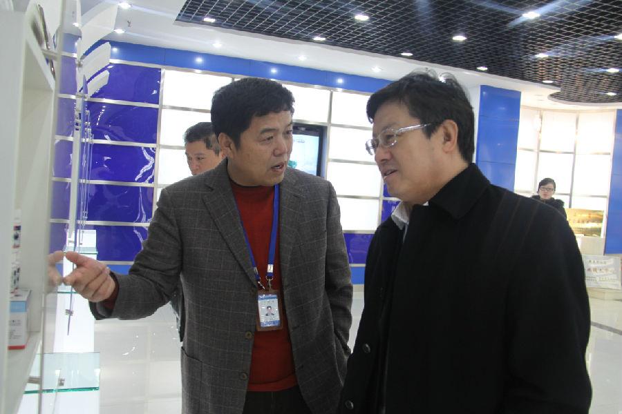 青島市委常委、副市長王曉方到海利爾調(diào)研科研創(chuàng)新工作