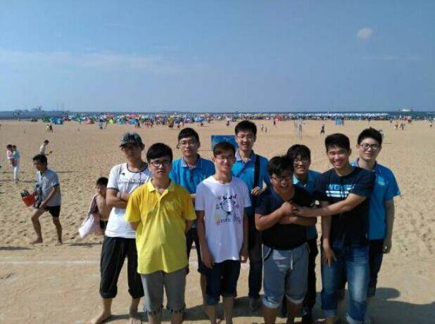 山東海利爾組織新項目大學(xué)生參觀濱海金沙灘