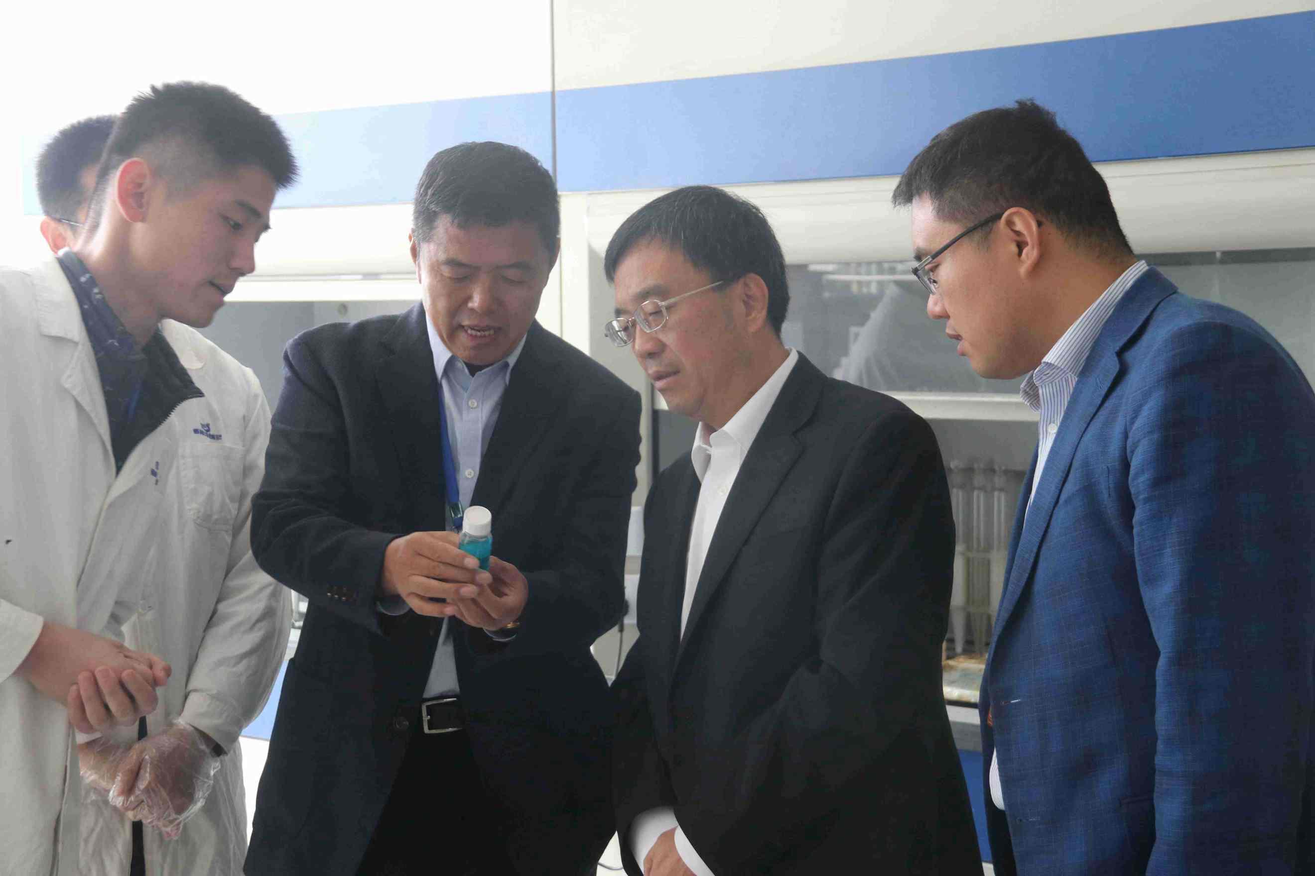 市委常委、市秘書長(zhǎng)祝華到集團(tuán)宣講十九大精神