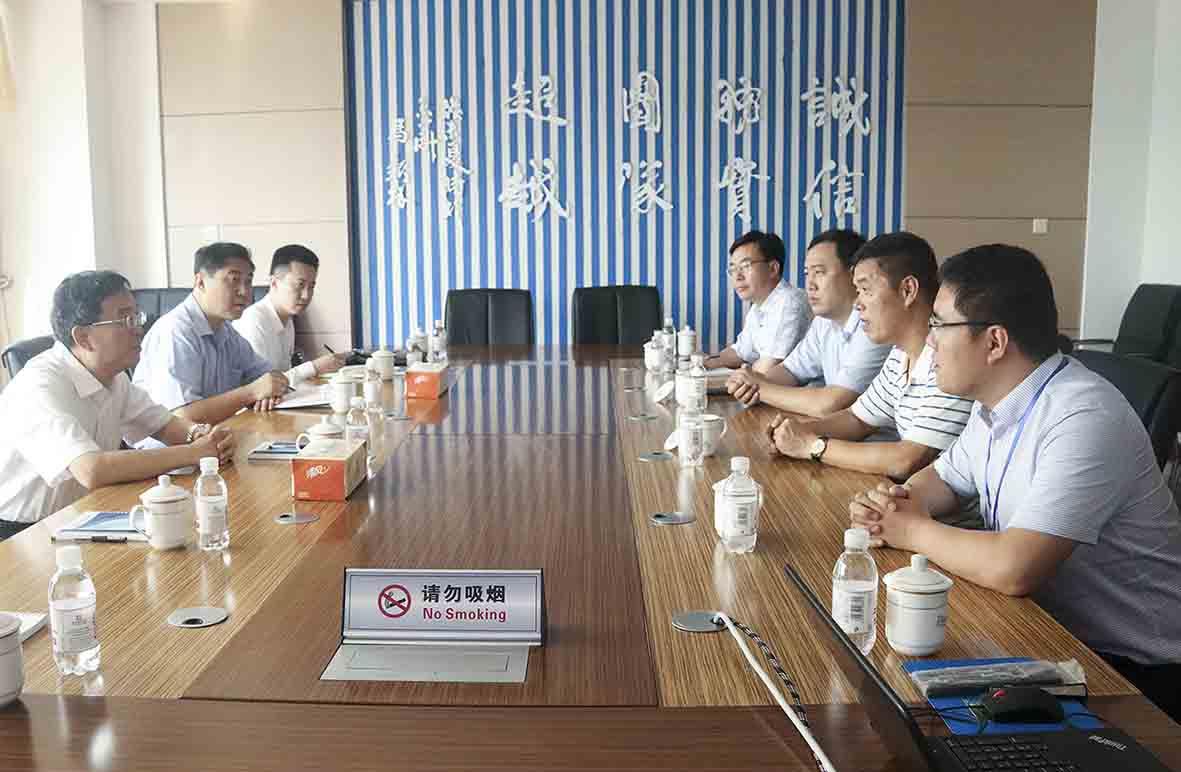 青島市委秘書長(zhǎng)祝華一行到公司參觀調(diào)研