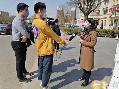 “抗擊疫情，關(guān)愛老人”