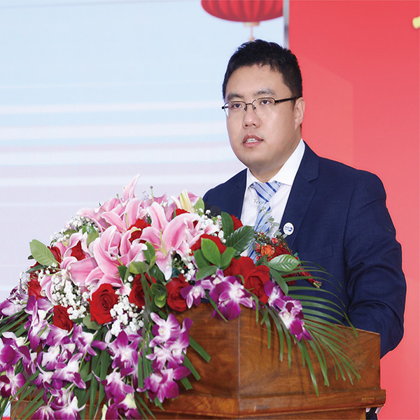 熱烈祝賀集團(tuán)總裁榮獲首屆山東省“掛帥出征”百強(qiáng)榜菁英型企業(yè)家稱號(hào)