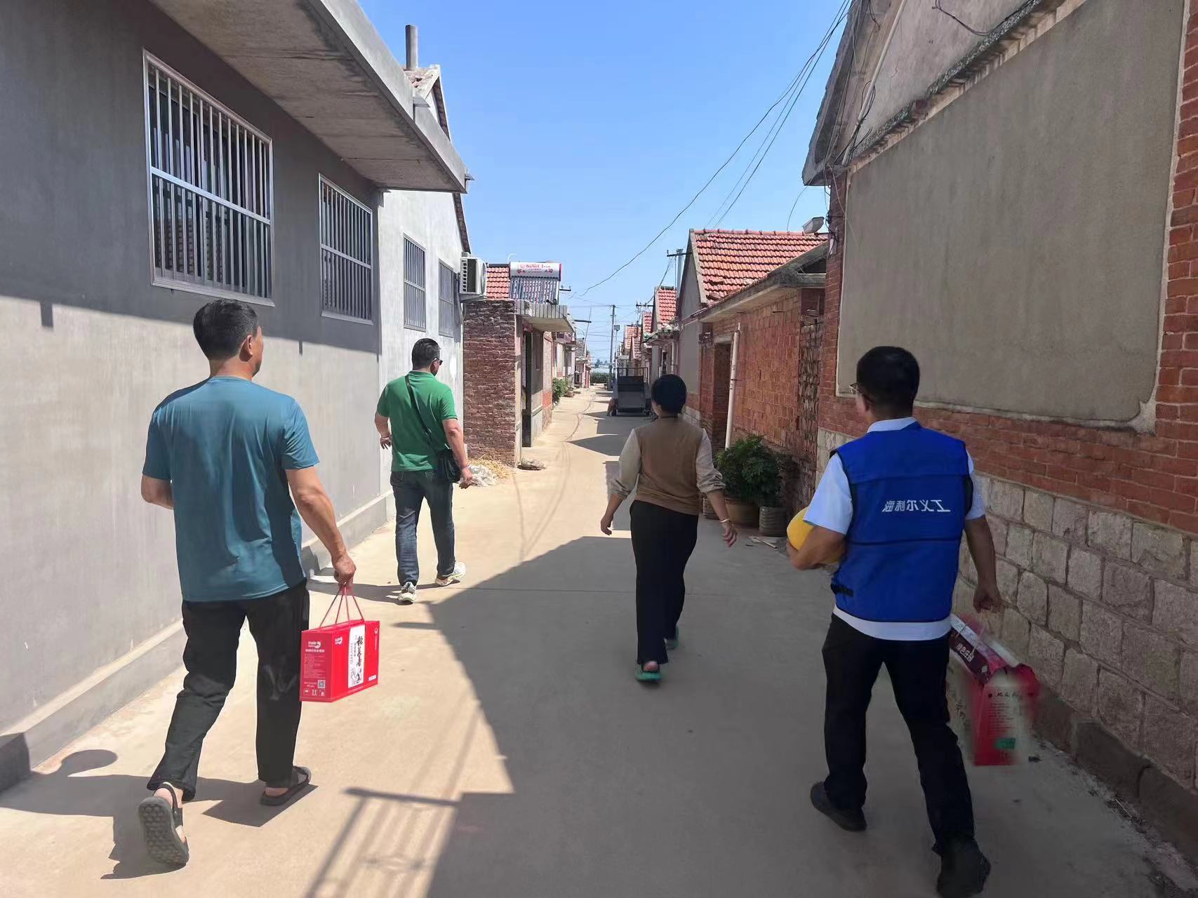 浪花志愿者走進(jìn)萊西店埠開展公益活動(dòng)